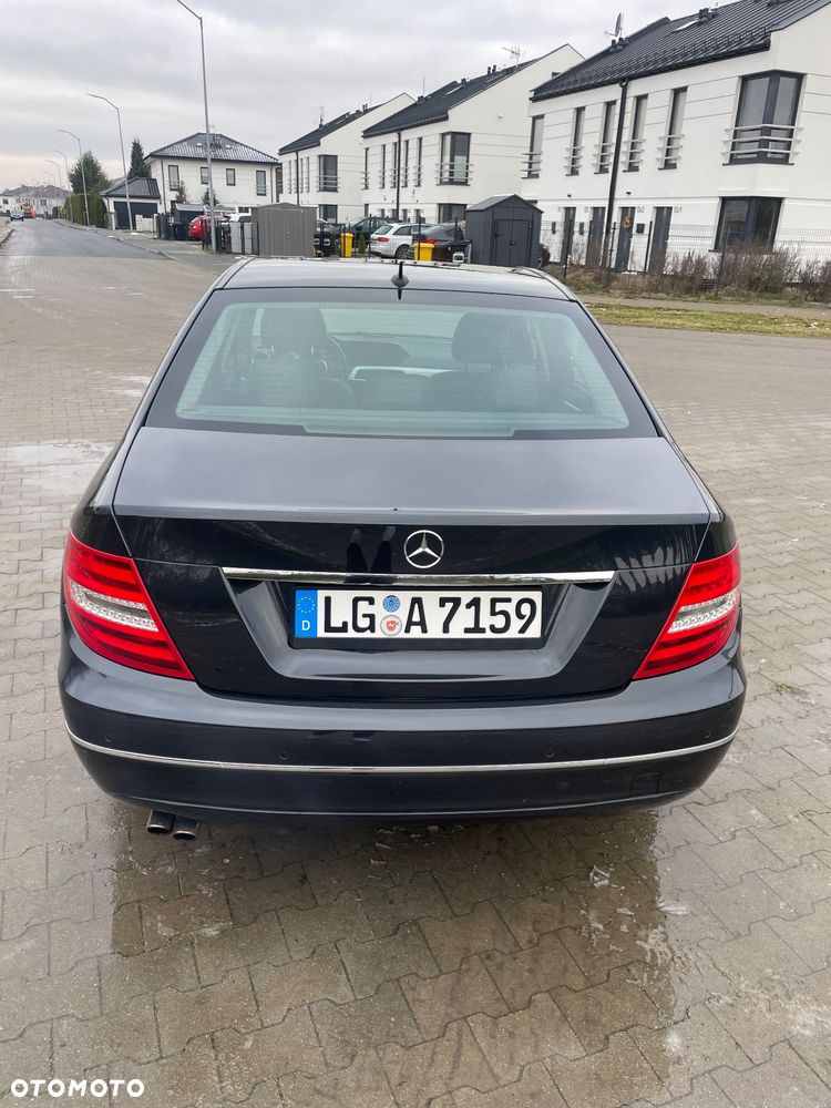 Mercedes-Benz Klasa C 180 CGI Automatik BlueEFFICIENCY Avantgarde - 11