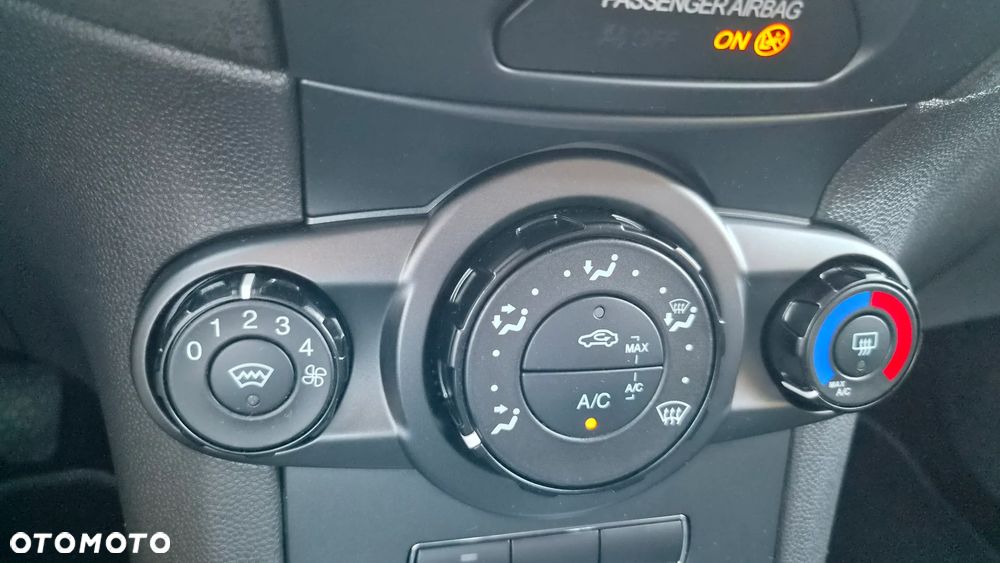 Ford Fiesta 1.0 EcoBoost Titanium - 12