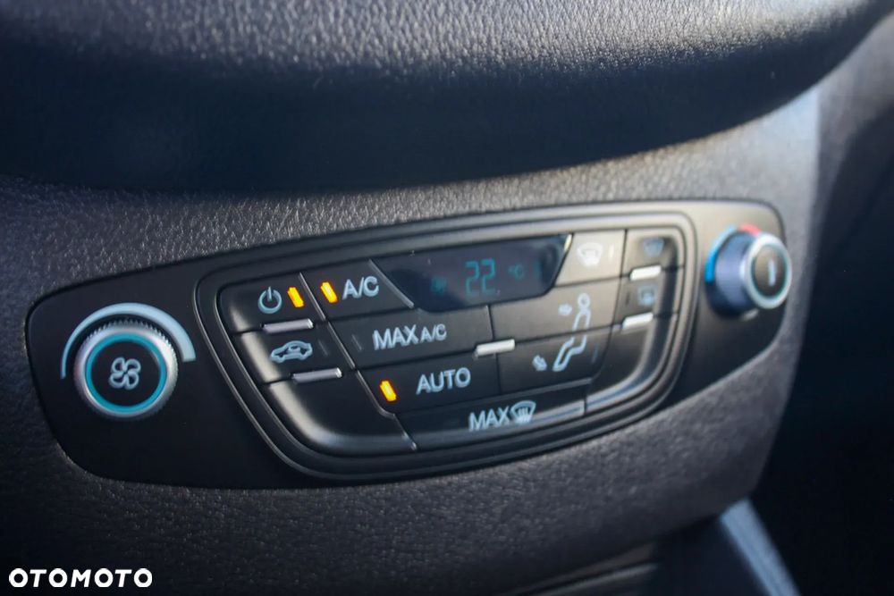 Ford Transit Courier - 17