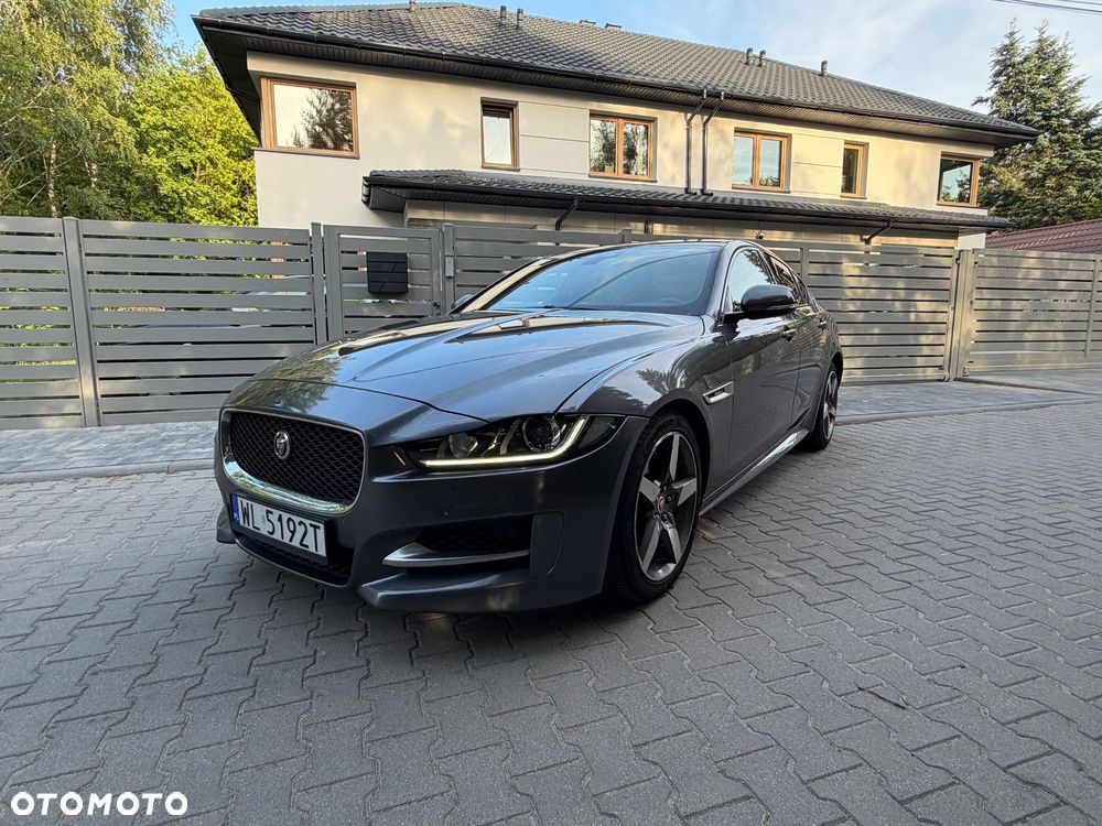 Jaguar XE 2.0 T R-Sport - 10