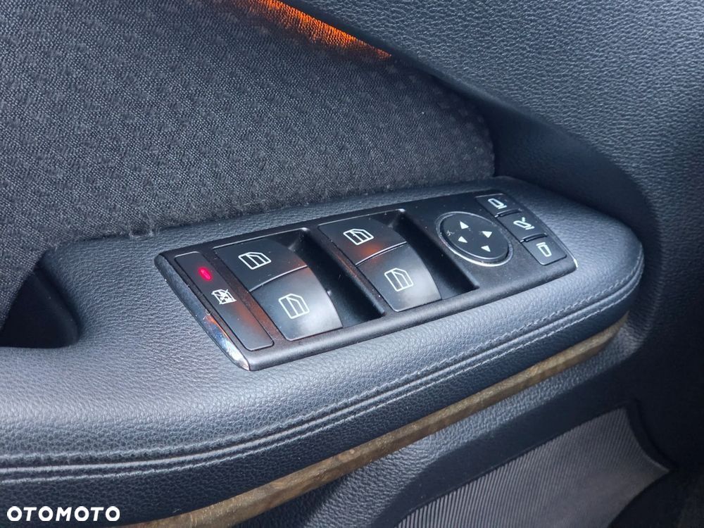 Mercedes-Benz Klasa E 200 CGI BlueEFFICIENCY Automatik Elegance - 31