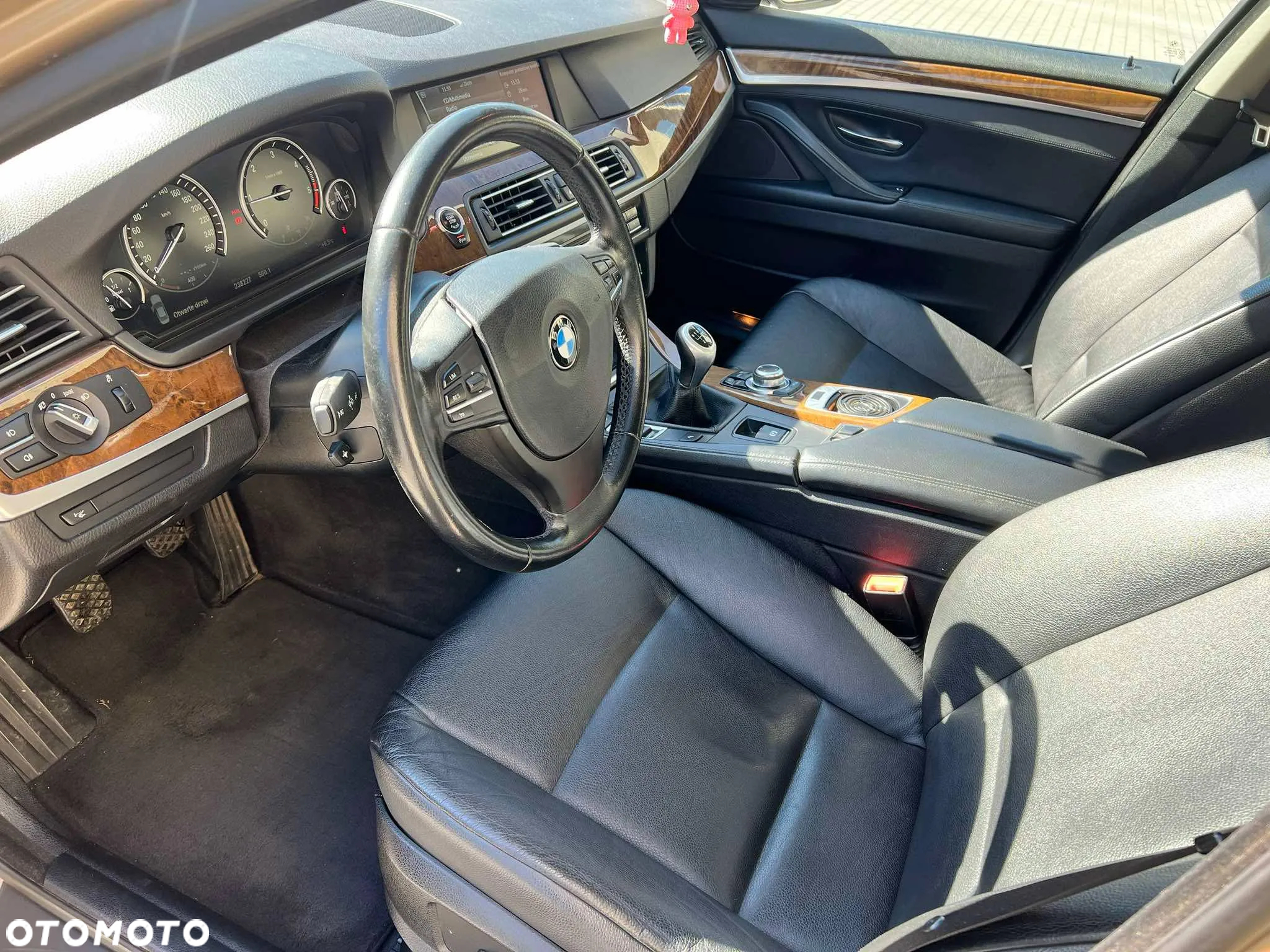 BMW Seria 5 525d - 12