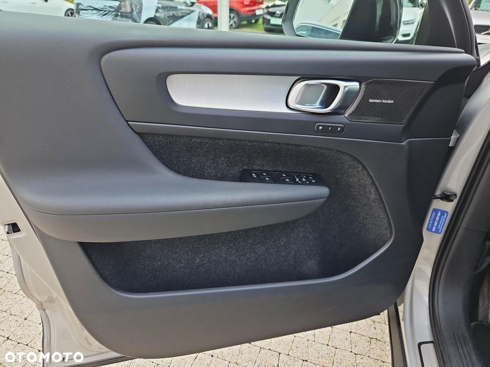 Volvo XC 40 T5 Plug-In Hybrid Plus Dark - 23