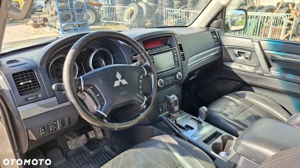Mitsubishi Pajero - 6