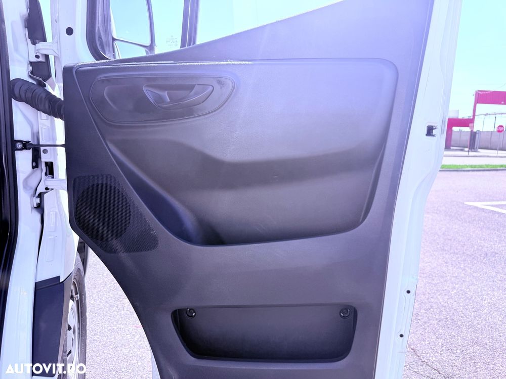 Mercedes-Benz Sprinter - 32