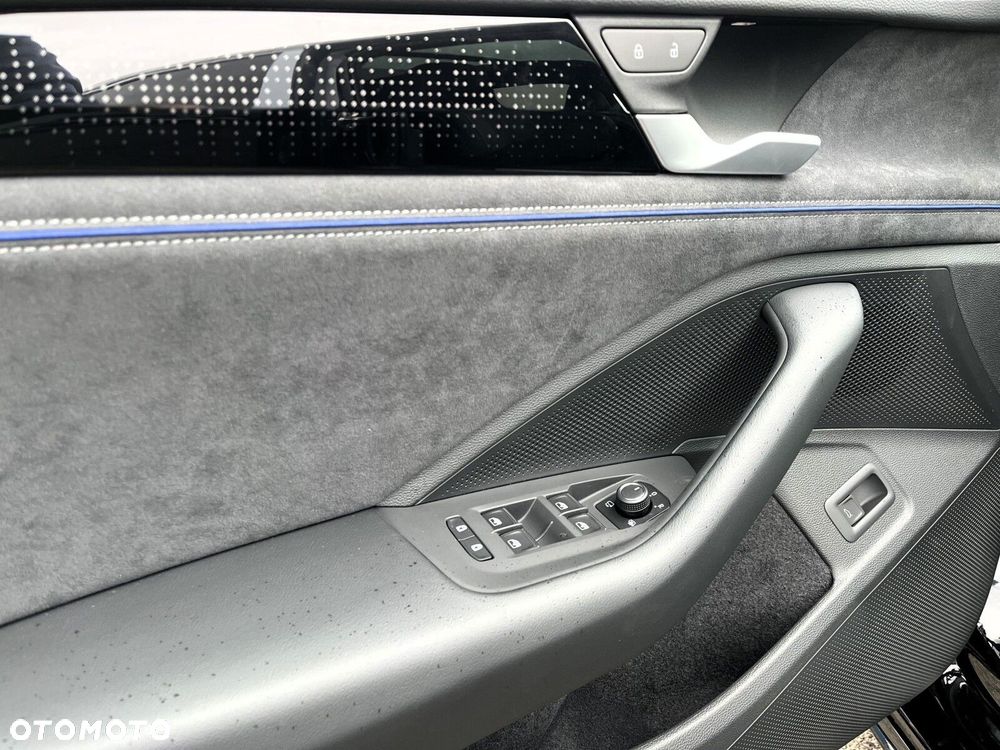 Volkswagen Passat Variant 2.0 TDI SCR R-Line Plus DSG - 12