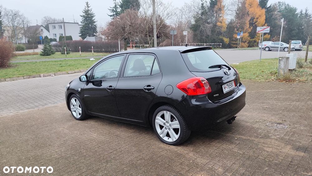 Toyota Auris 2.2 D-4D D-CAT - 17