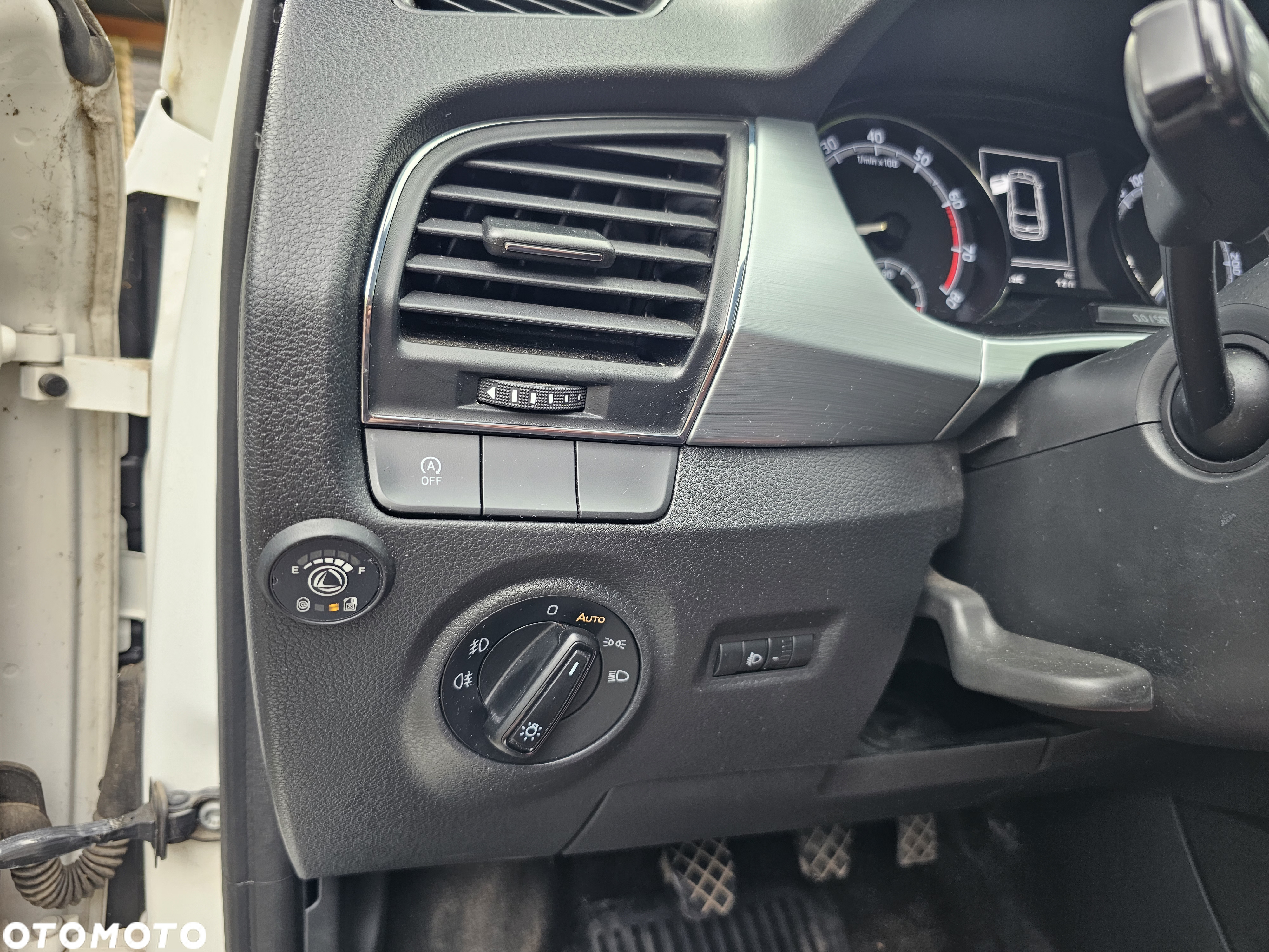Skoda Fabia 1.0 Clever - 8