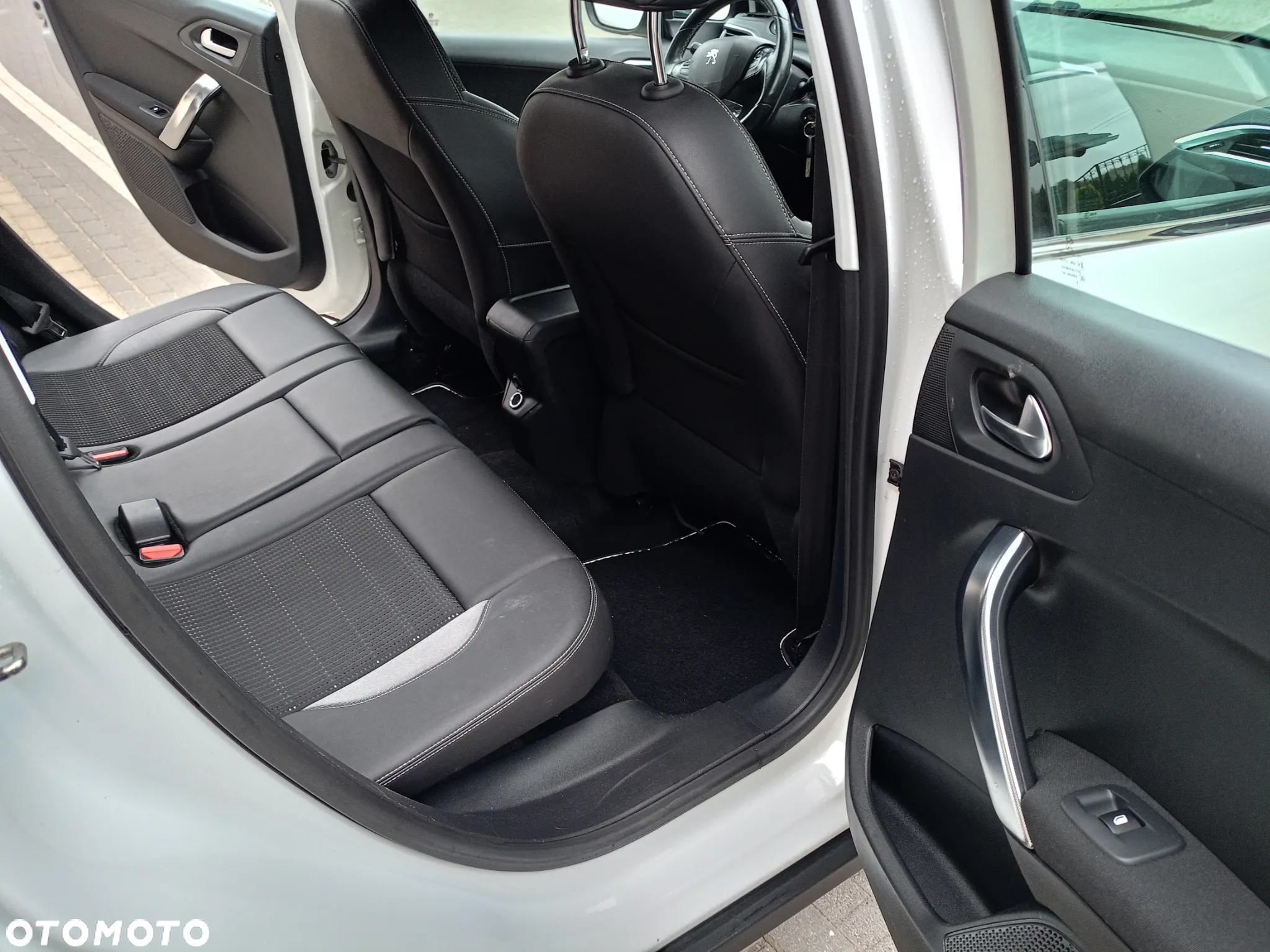 Peugeot 2008 e-HDi FAP 92 STOP & START Allure - 11
