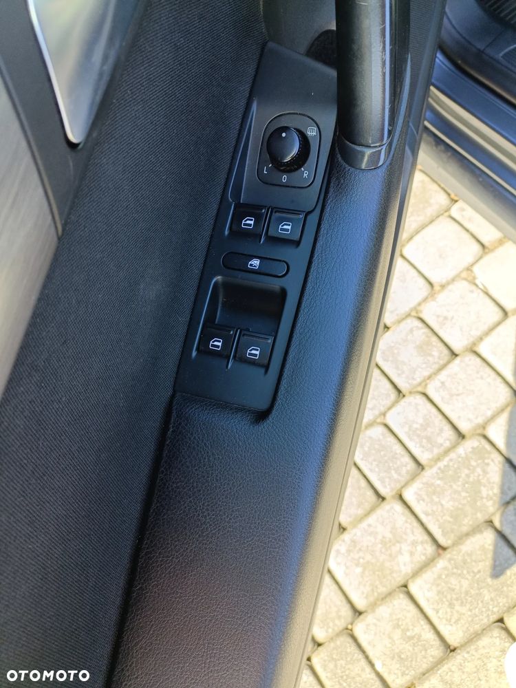 Volkswagen Passat 2.0 Blue TDI SCR Comfortline - 16