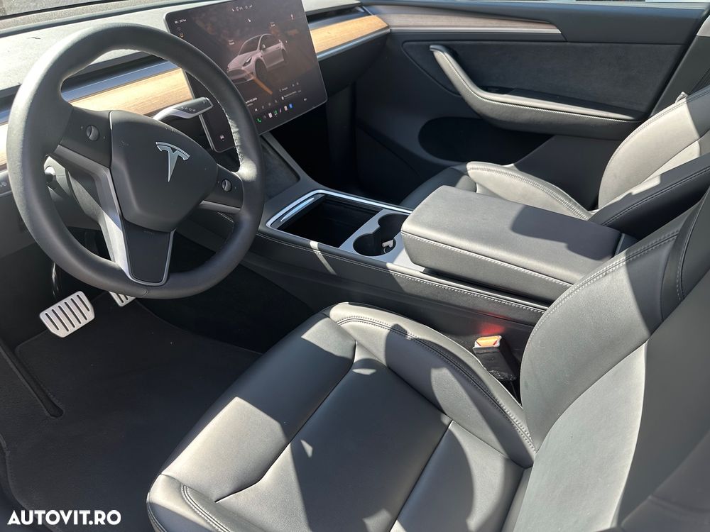 TESLA Model Y 2022 — imagine 4