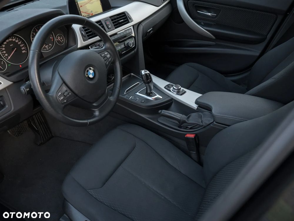 BMW Seria 3 320i Advantage - 27