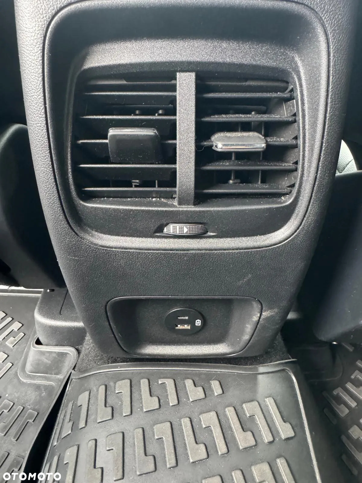 Ford Kuga 2.0 EcoBlue Hybrid ST-LINE - 25
