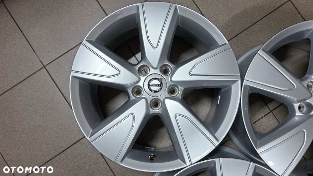 Felgi Aluminiowe 17 Volvo XC 40 5x108 ET 50.5 - 11
