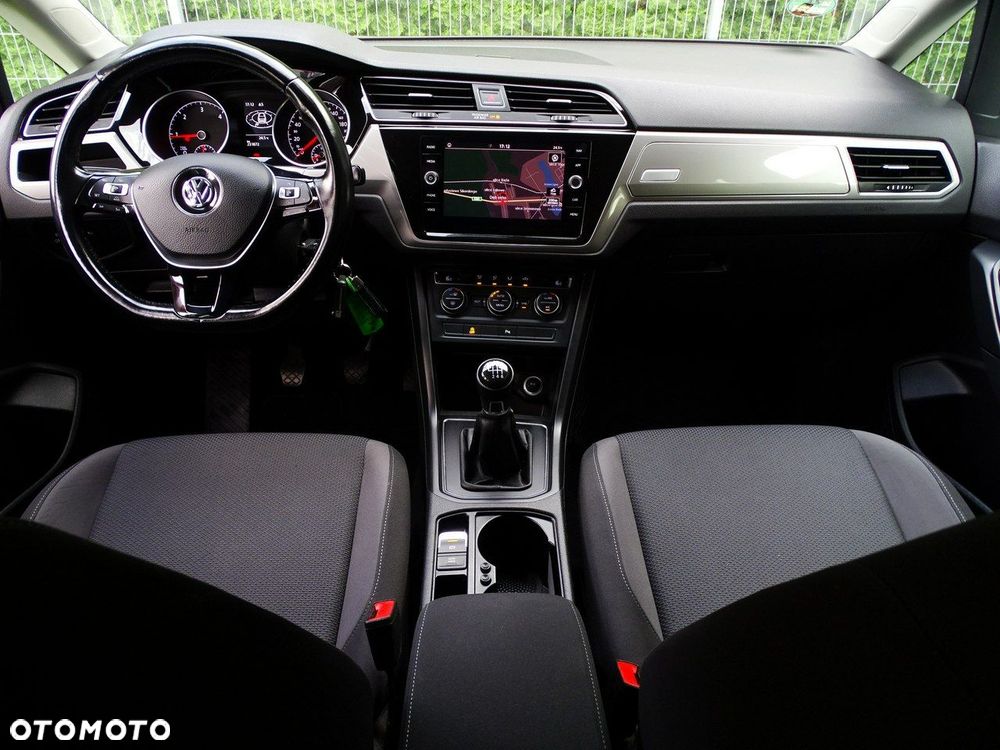 Volkswagen Touran - 25