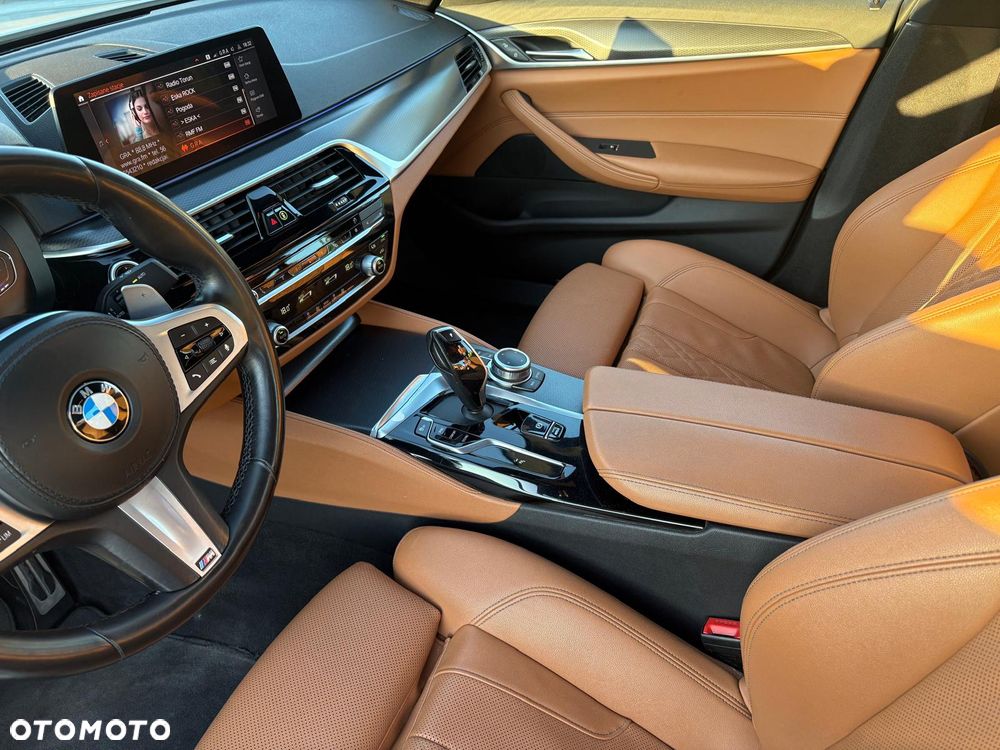 BMW Seria 5 520d M Sport - 14