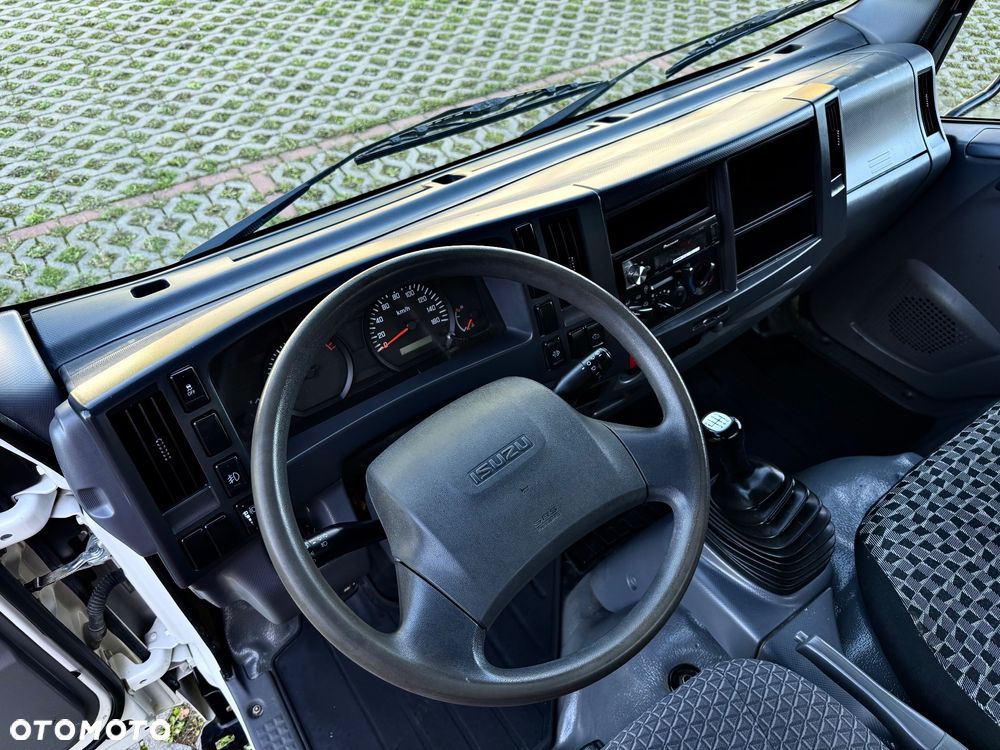 Isuzu N1R - 24