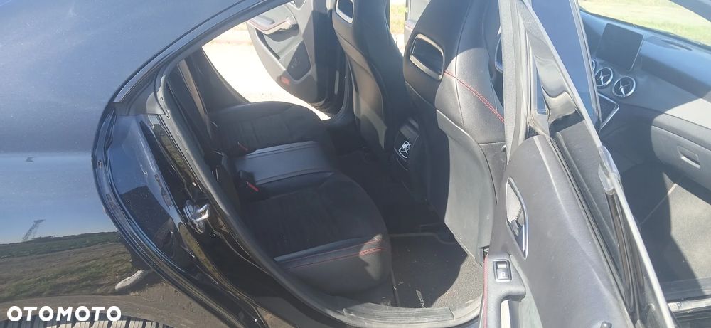 Mercedes-Benz CLA 200 AMG Line - 12