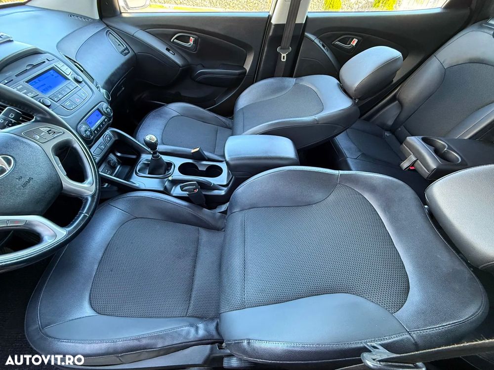 Hyundai ix35 1.7 CRDI 2WD blue Finale Silver - 17
