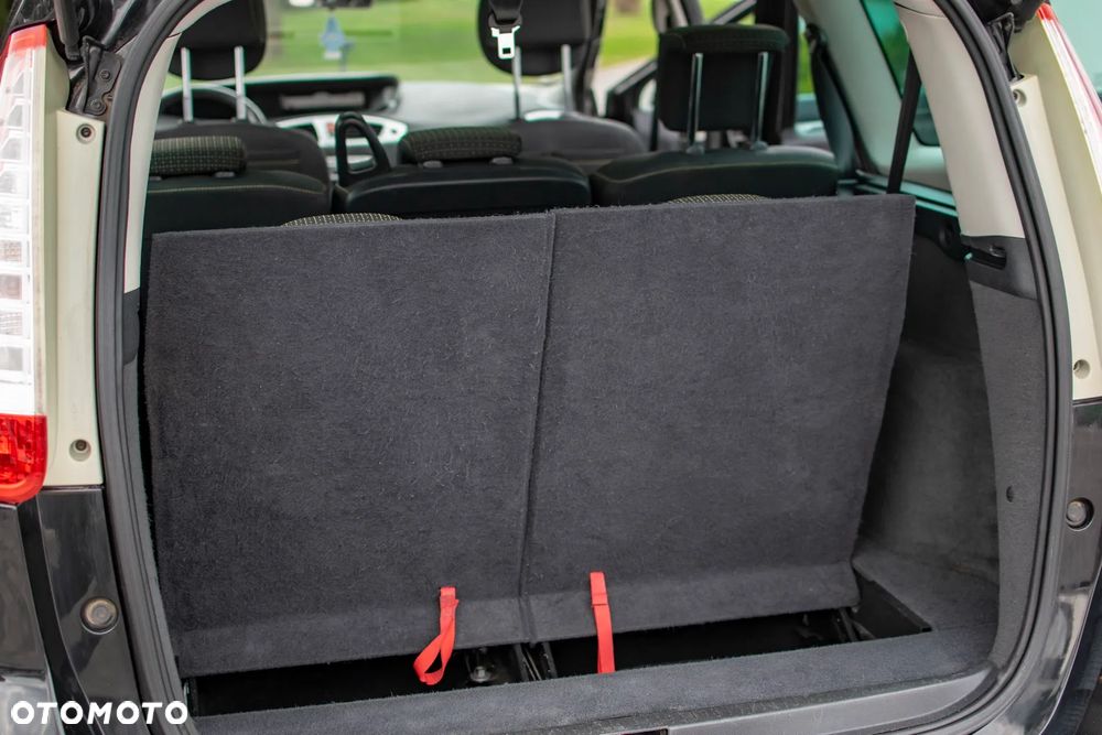 Renault Grand Scenic - 34