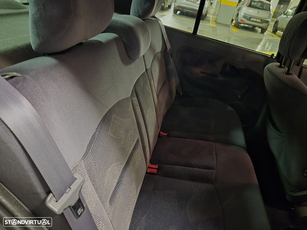 Renault Clio 1.2 RXE - 26