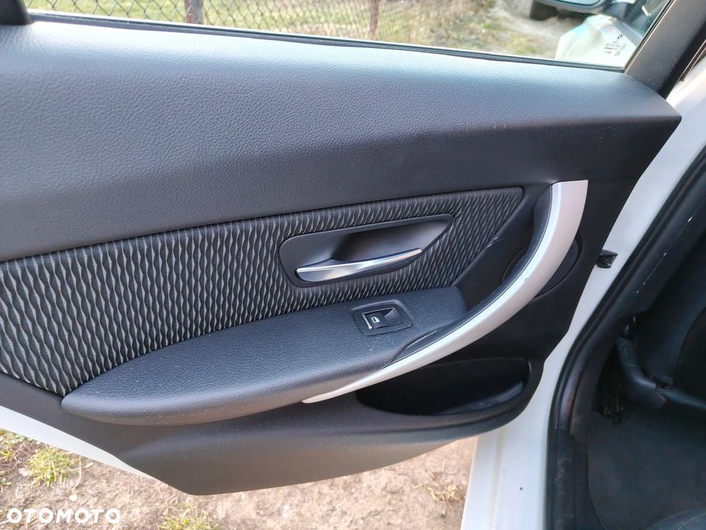 BMW Seria 3 318i GPF Sport Line Shadow - 12