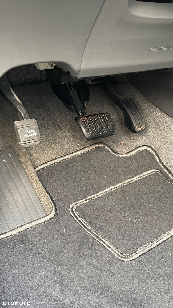 Toyota Prius 1.8 HSD Premium - 26