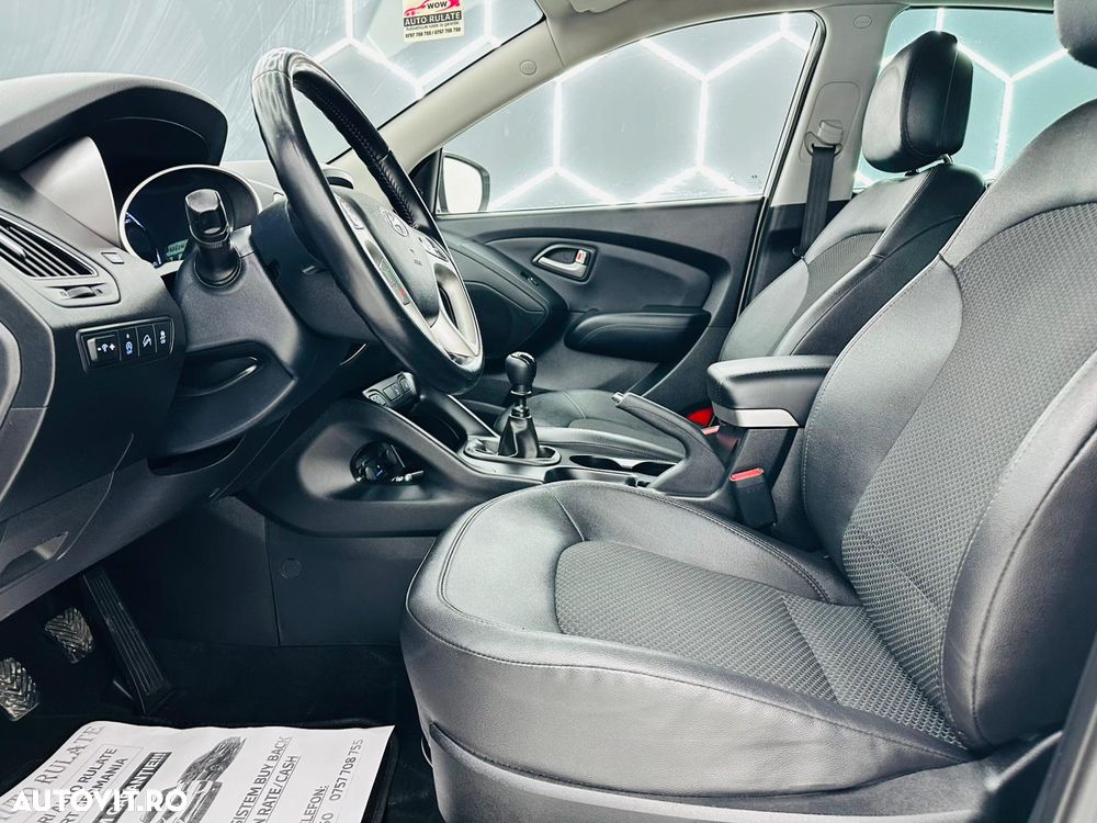 Hyundai ix35 1.7 CRDI 2WD blue Finale Gold - 13