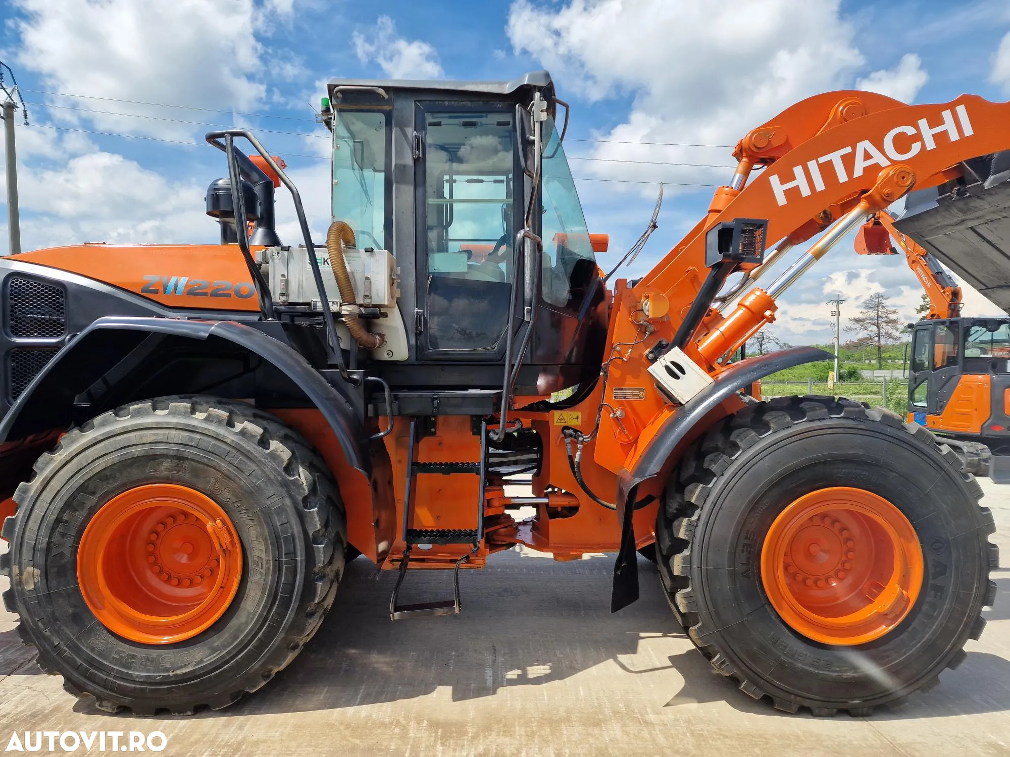 Hitachi ZW220, 8.453h, cupa 3,5mc, 2 Anv NOI, Gresare automata, Cantar, Camera spate, 18,6t, STARE FOARTE BUNA-PROMOTIE 74900 EUR+Tva - 24