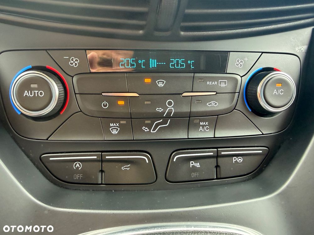 Ford Kuga 2.0 TDCi 2x4 Titanium - 16