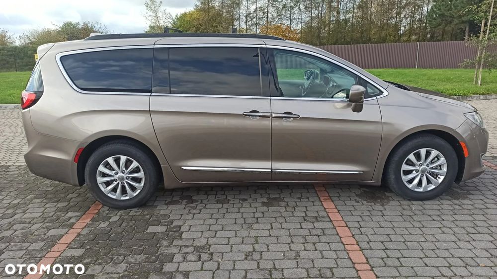 Chrysler Pacifica - 6