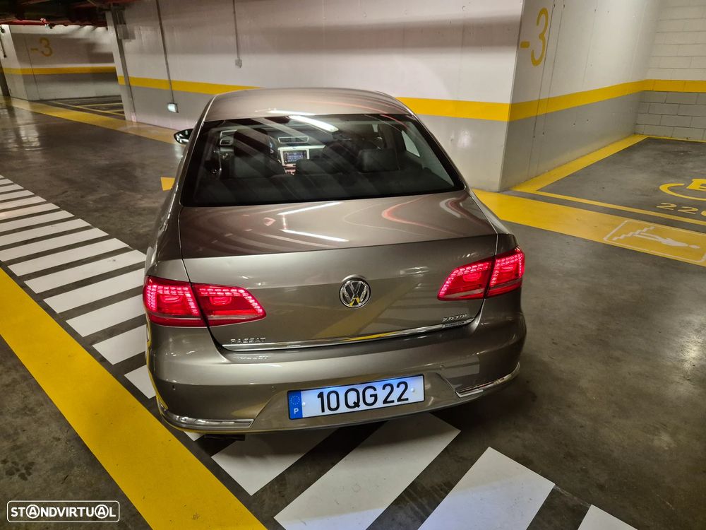 VW Passat 2.0 TDI BlueMotion Highline - 13