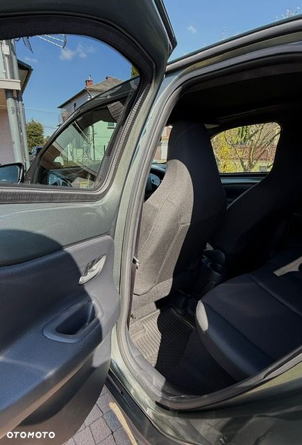 Toyota Aygo x.shift x-play connect - 19