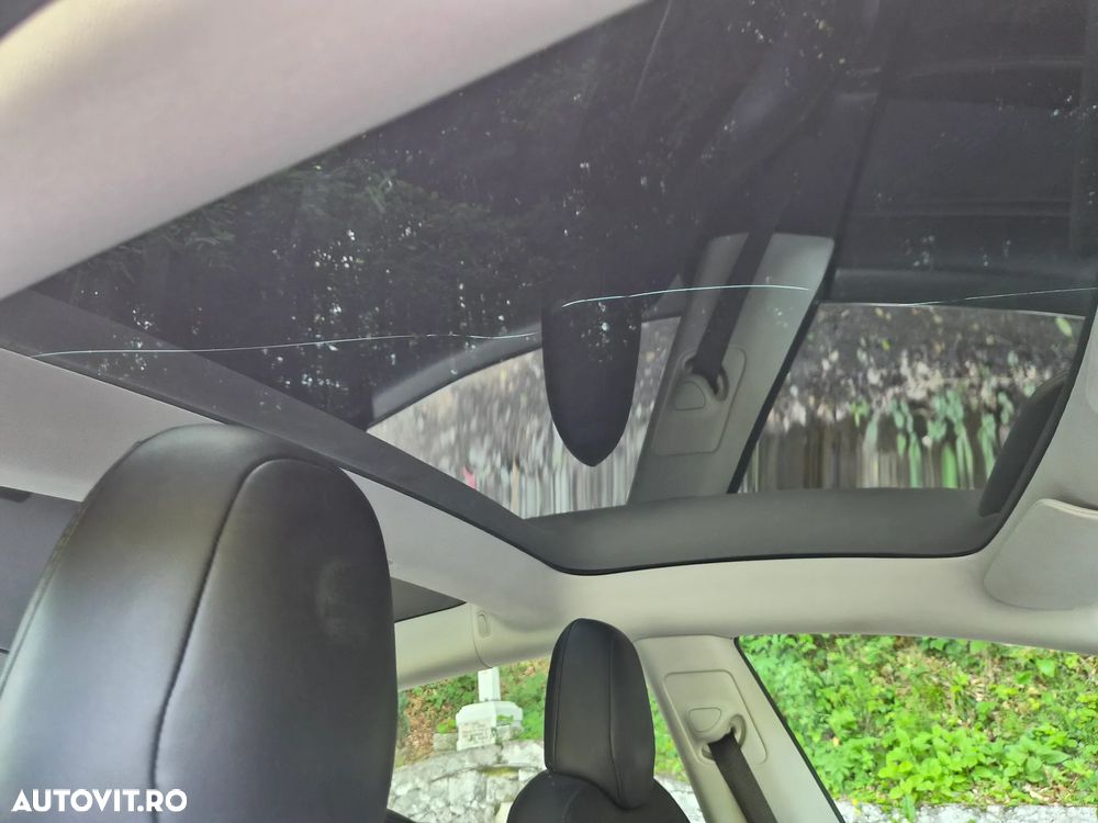 Tesla Model 3 - 9