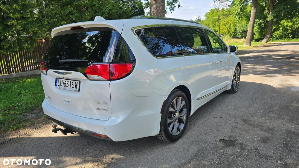 Chrysler Pacifica - 11