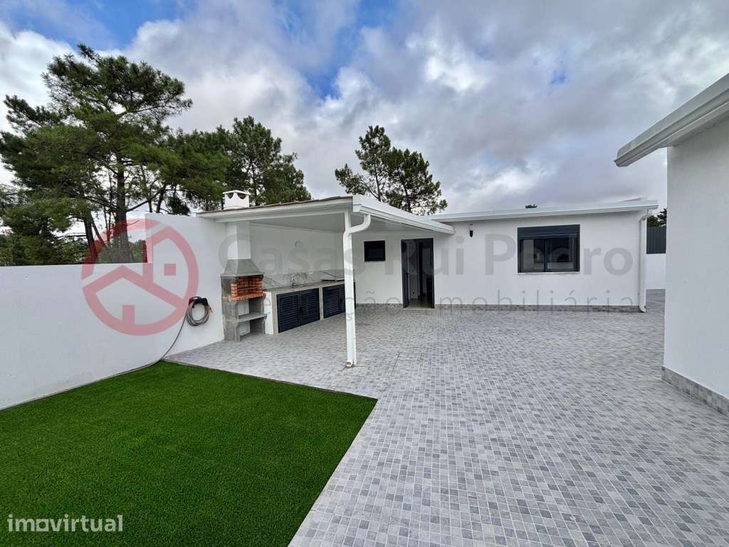 Moradia isolada, renovada, em Fernão Ferro, Seixal - Grande imagem: 3/24