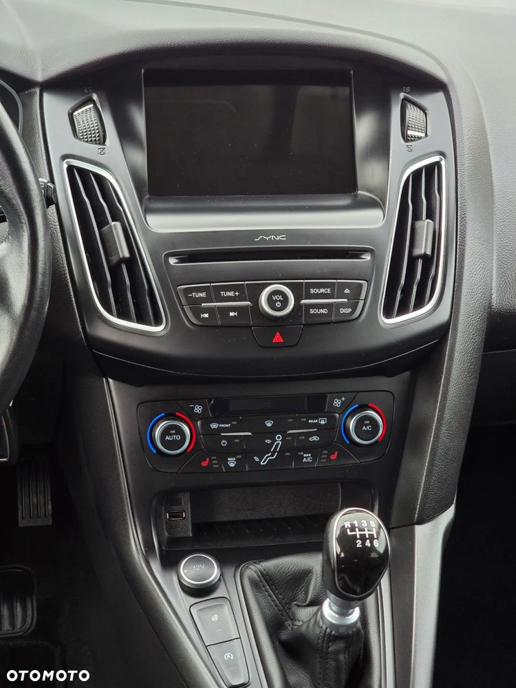 Ford Focus 1.0 EcoBoost Titanium - 32