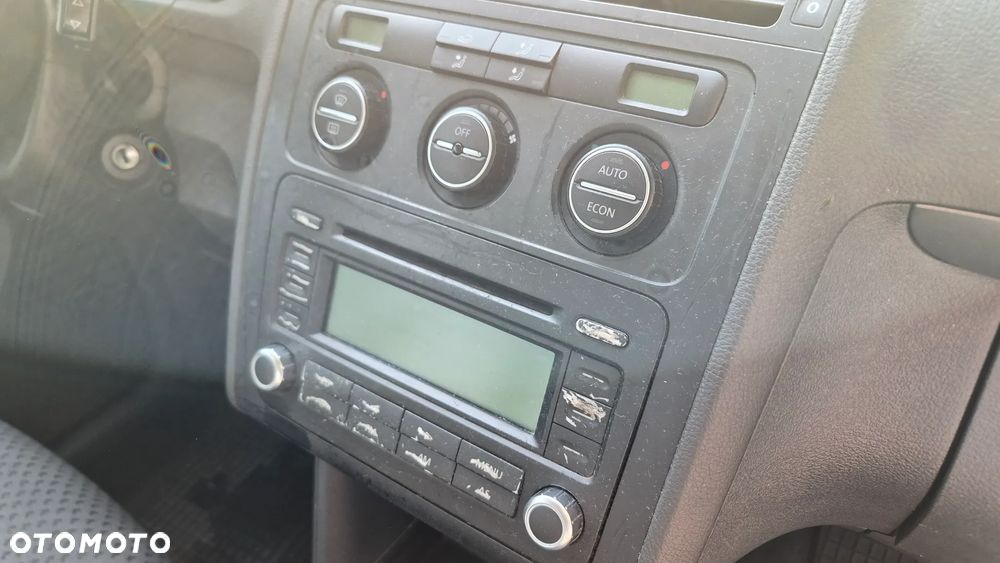 Volkswagen Touran - 12