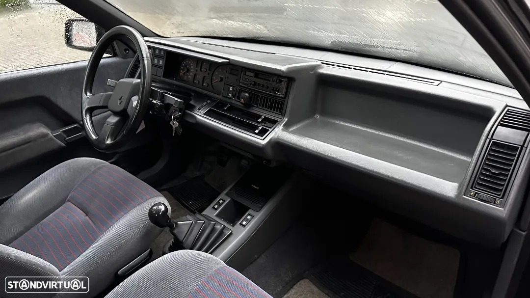 Renault 21 2.2 Ti - 17