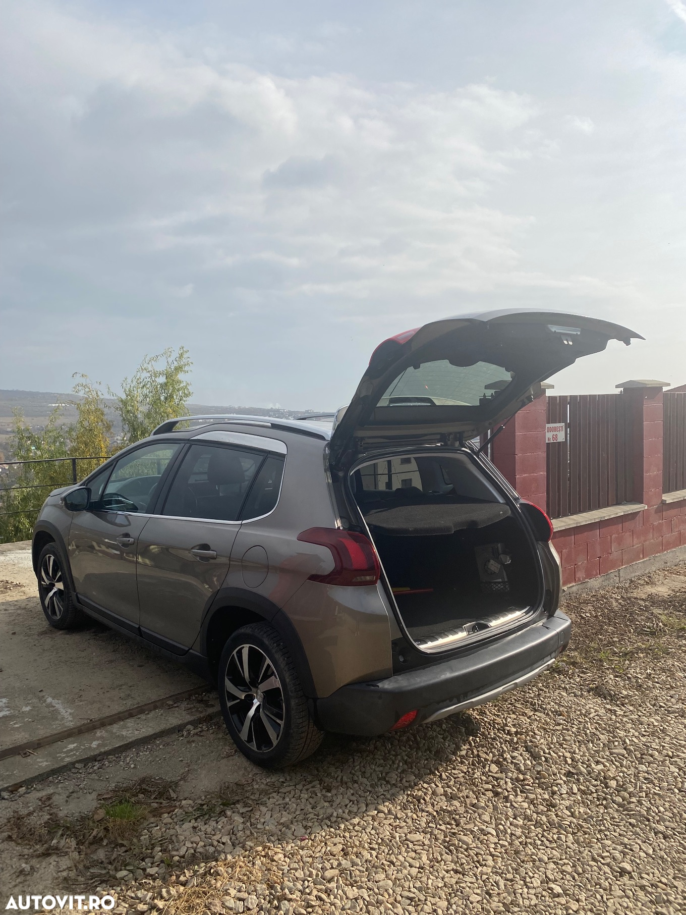 Peugeot 2008 - 6