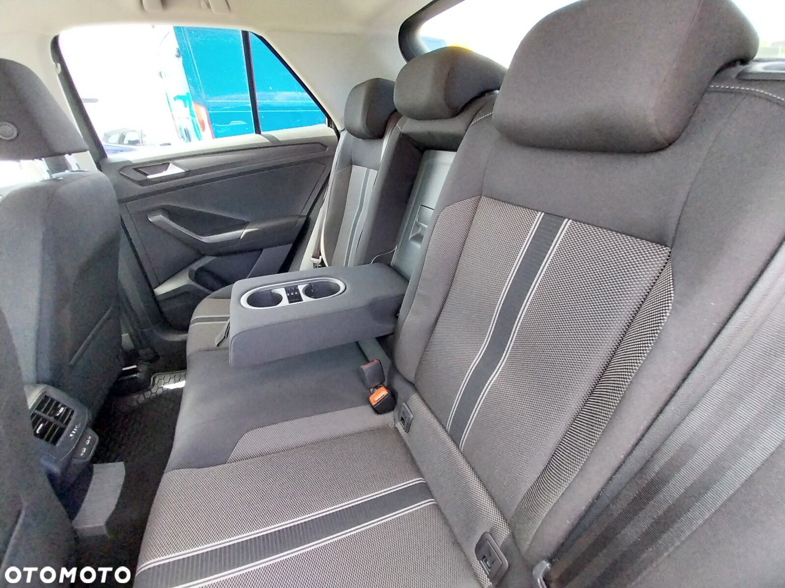 Volkswagen T-Roc - 10