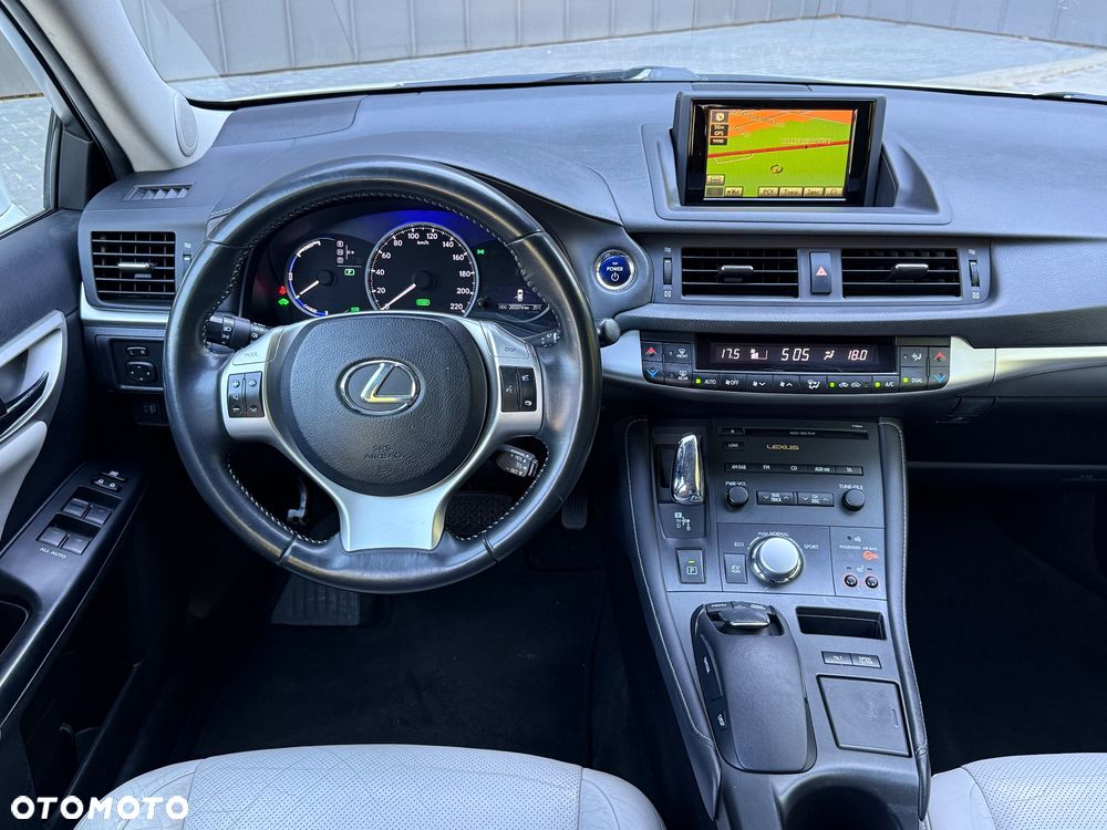 Lexus CT 200h Prestige - 32