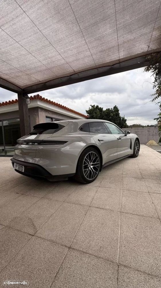 Porsche Taycan Cross Turismo 4 - 11