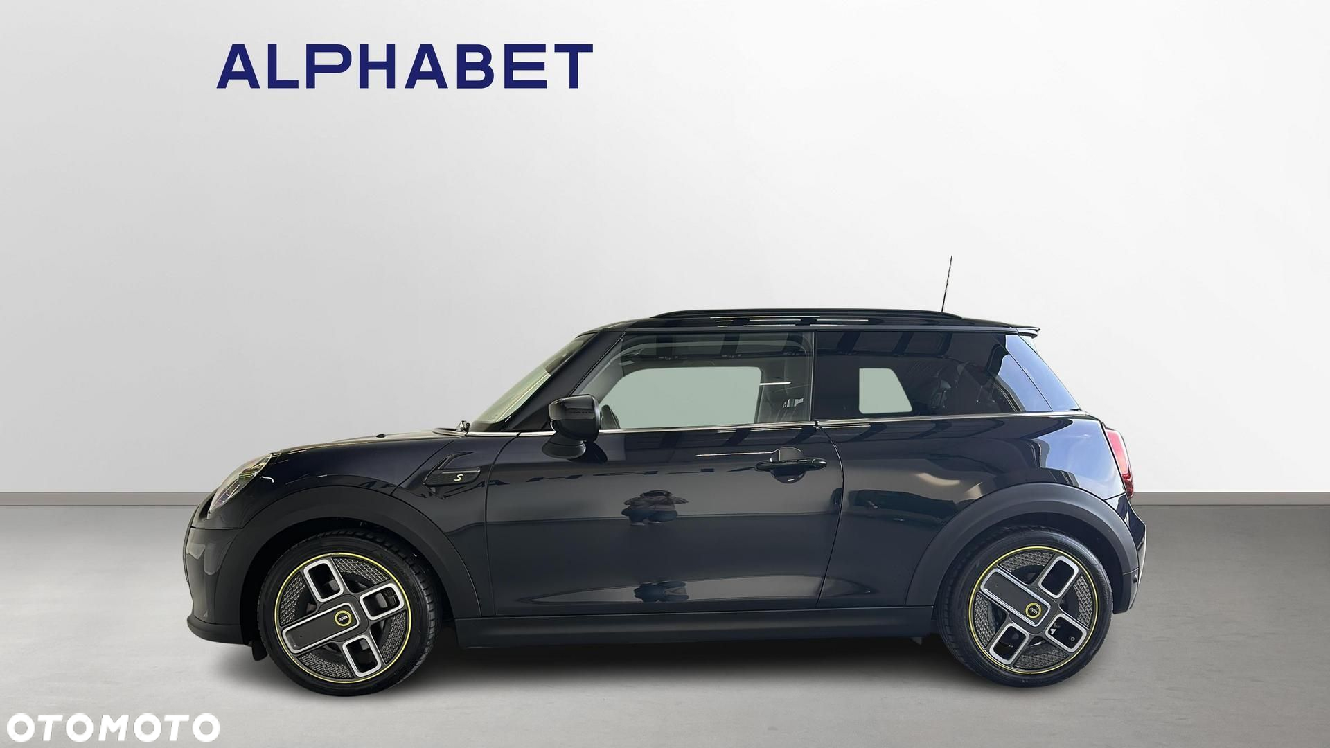 MINI Cooper SE Classic Trim - 4