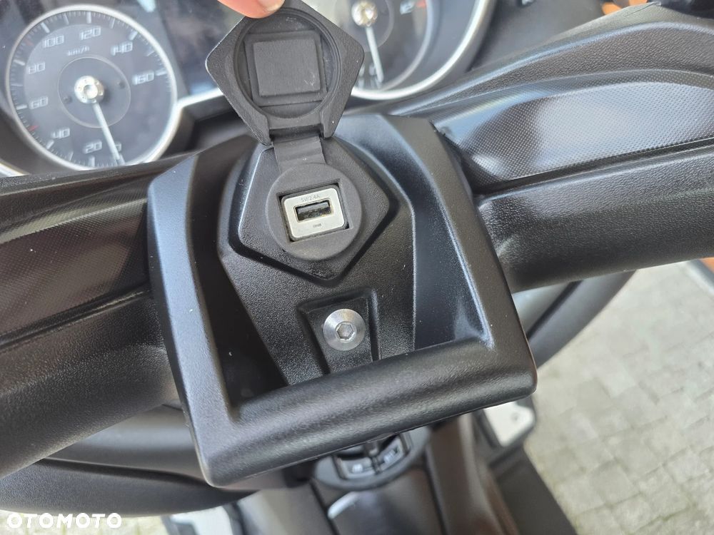 Yamaha X-max - 21