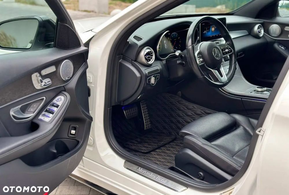 Mercedes-Benz Klasa C 200 4Matic 9G-TRONIC AMG Line - 13