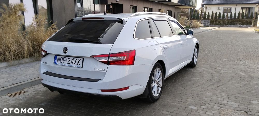 Skoda Superb 2.0 TDI DSG Sportline - 10
