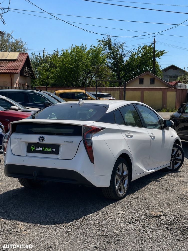 Toyota Prius Hybrid - 4