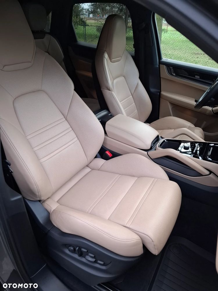Porsche Cayenne - 38