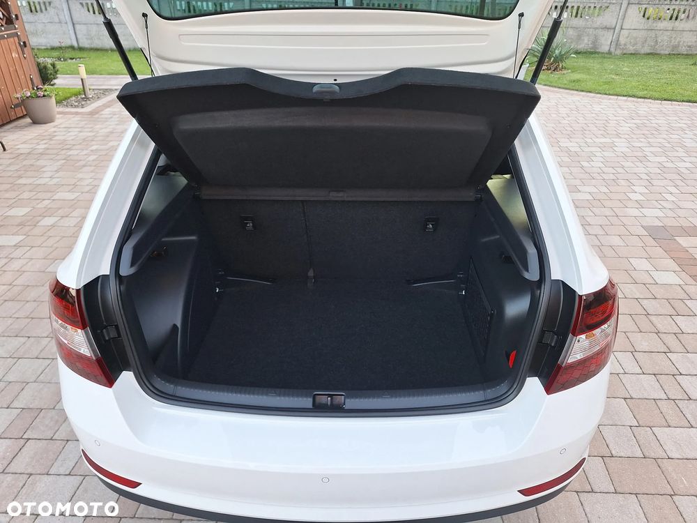 Skoda RAPID Spb 1.0 TSI Style - 38